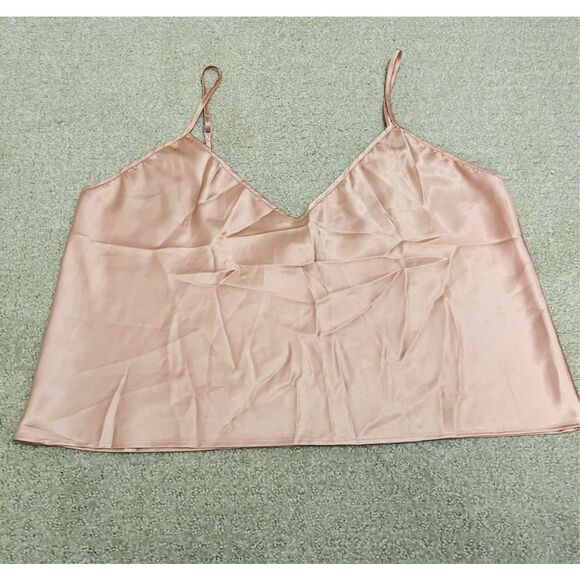 Victoria’s Secret light pink camisole with adjustable straps - Picture 1 of 6